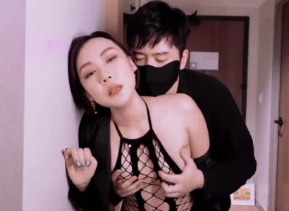 Ả vợ bán thân cho sếp để giải quyết nợ cho chồng